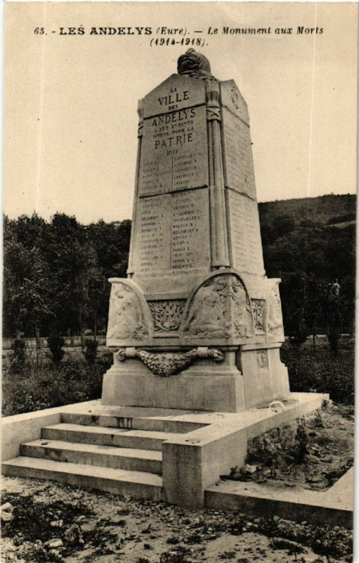 Carte postale ancienne Les Andelys - Le Monument aux Morts aux Andelys