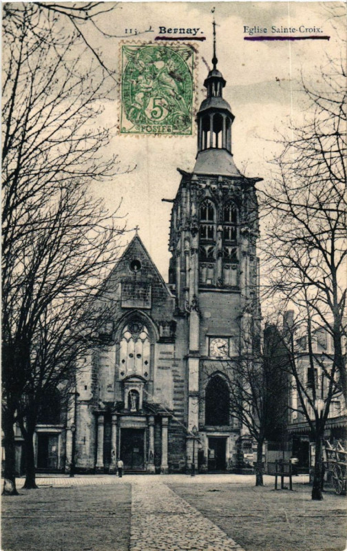 Carte postale ancienne Bernay - Eglise Sainte-Croix à Bernay