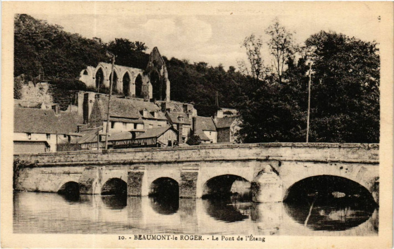 Carte postale ancienne Beaumont-le-Roger - Le Pont de l'Etang à Beaumont-le-Roger