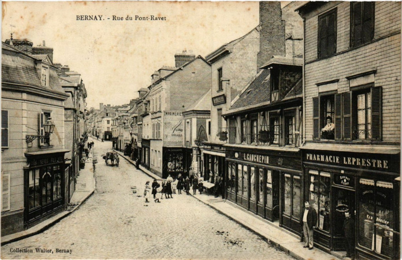Carte postale ancienne Bernay - Rue du Pont-Ravet à Bernay