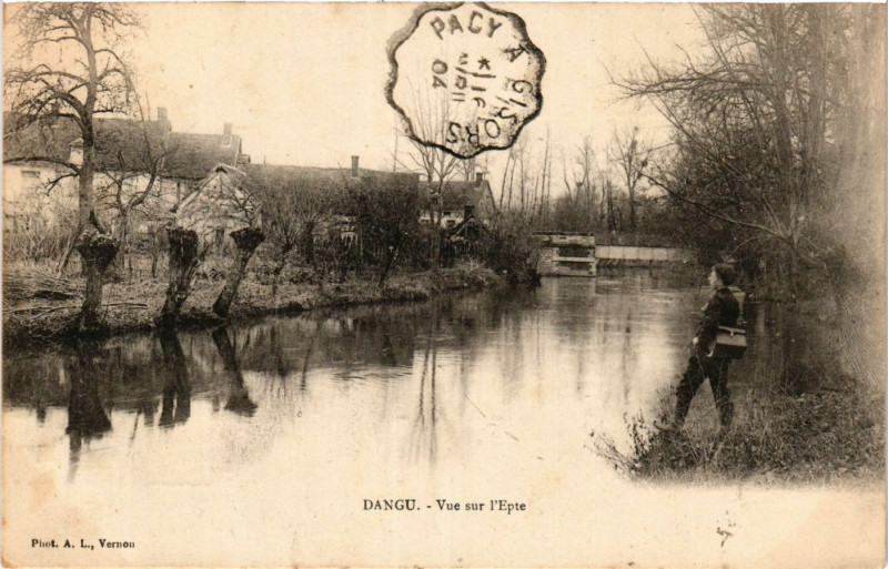 Carte postale ancienne Dangu - Vue sur l'Epte à Dangu