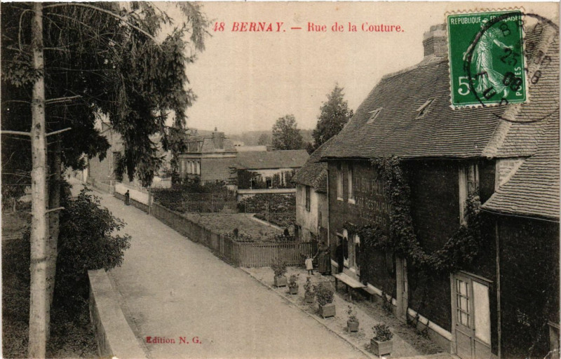 Carte postale ancienne Bernay - Rue de la Couture à Bernay