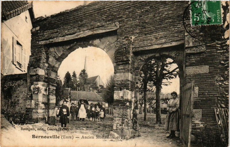 Carte postale ancienne Bernouville - Ancien Monastere et l'Eglise à Bernouville