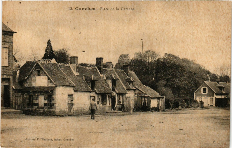 Carte postale ancienne Conches - Place de la Garenne
