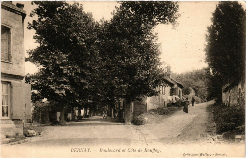 Carte postale ancienne Bernay - Boulevard et Cote de Bouffey à Bernay