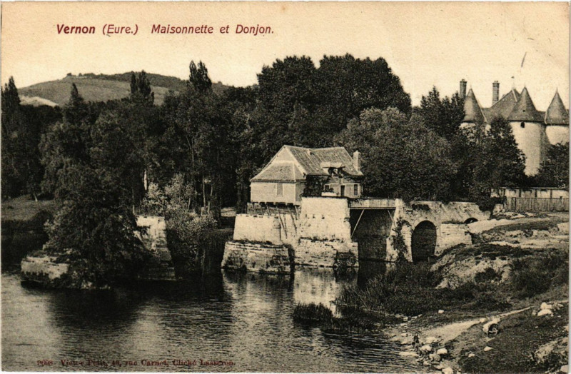 Carte postale ancienne Vernon Maisonnette et Donjon à Vernon
