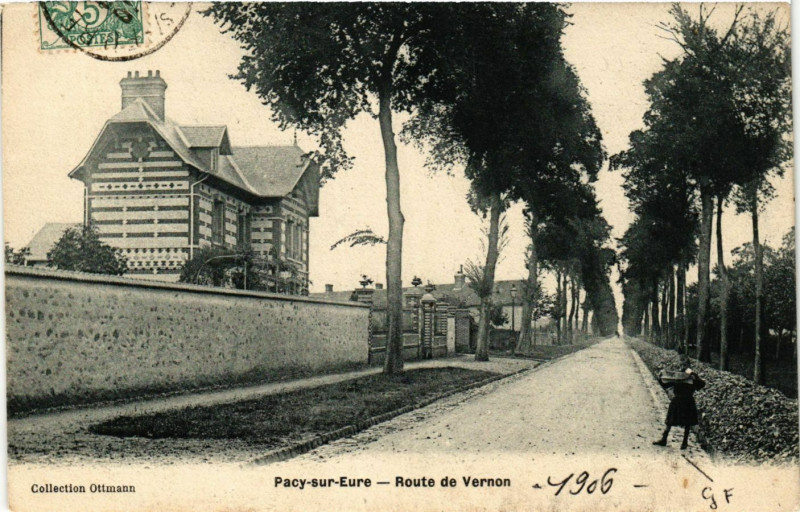 Carte postale ancienne Pacy-sur-Eure - Route de Vernon à Pacy-sur-Eure