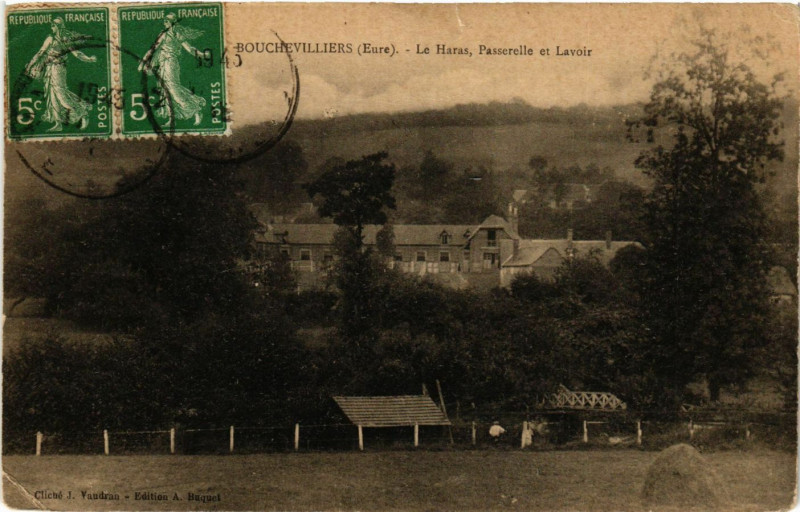 Carte postale ancienne Bouchevilliers - Le Haras Passerelle et Lavoir à Bouchevilliers