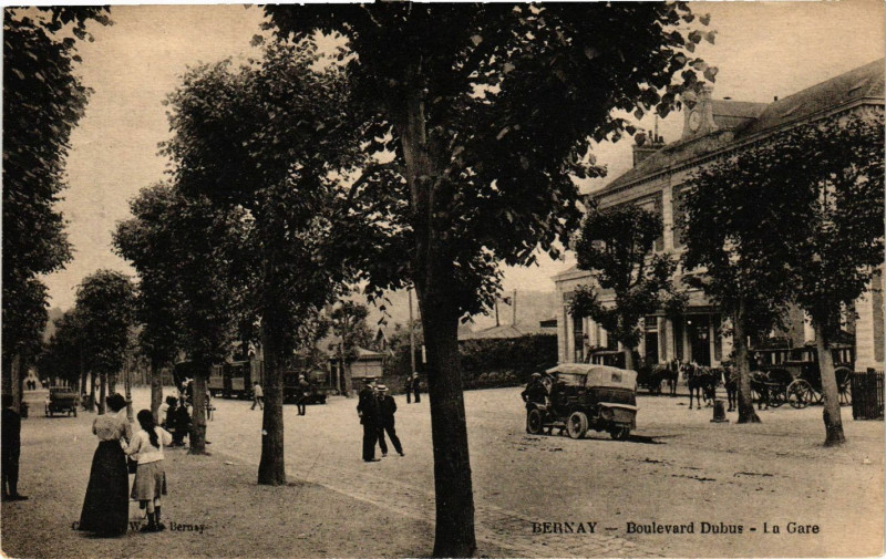 Carte postale ancienne Bernay - Boulevard Dubus - La Gare à Bernay