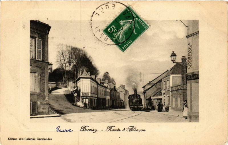 Carte postale ancienne Bernay - Route d'Alencon à Bernay