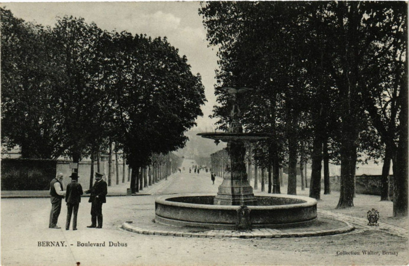 Carte postale ancienne Bernay - Boulevard Dubus à Bernay