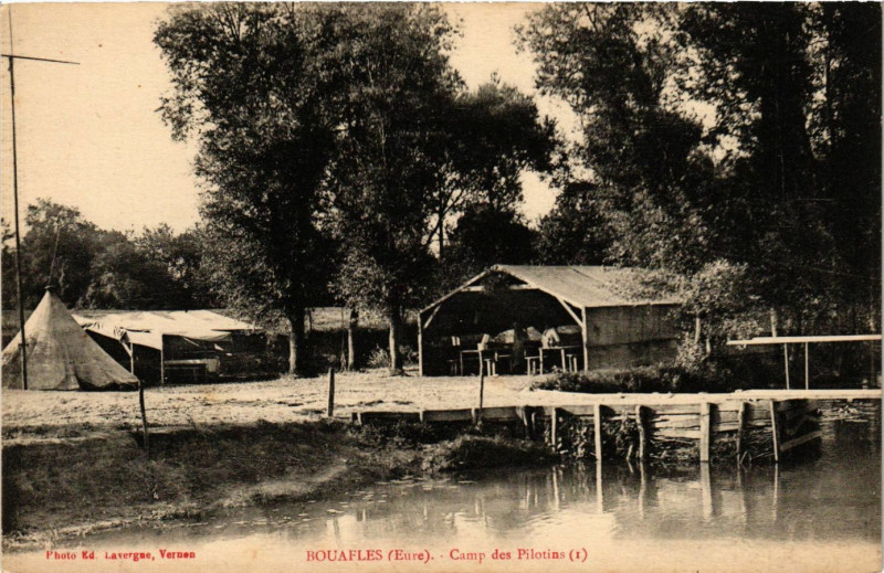 Carte postale ancienne Bouafles - Camp des Pilotins à Bouafles