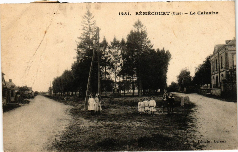 Carte postale ancienne Bémécourt - Le Calvaire à Bémécourt