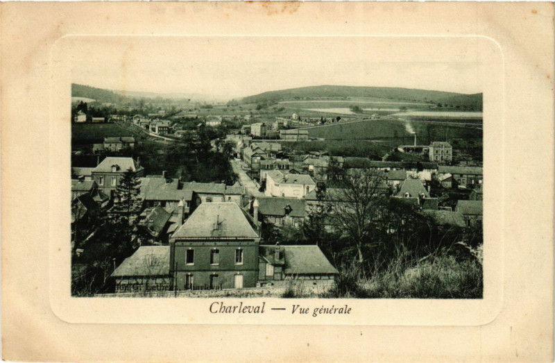 Carte postale ancienne Charleval - Vue générale à Charleval