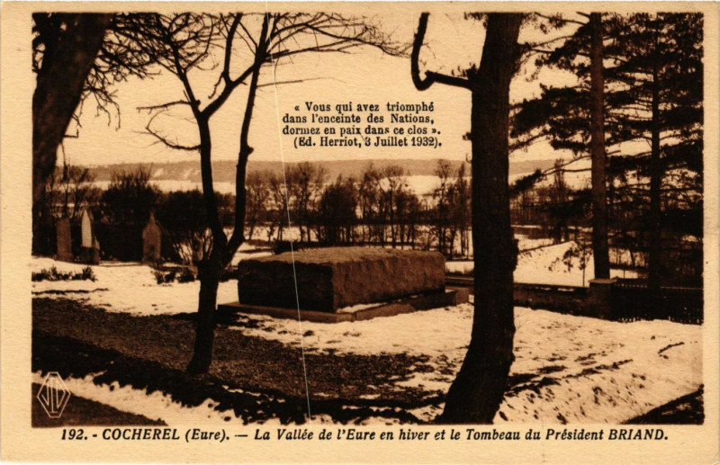 Carte postale ancienne Cocherel - La Vallée de l'Eure en hiver et le Tombeau du .
