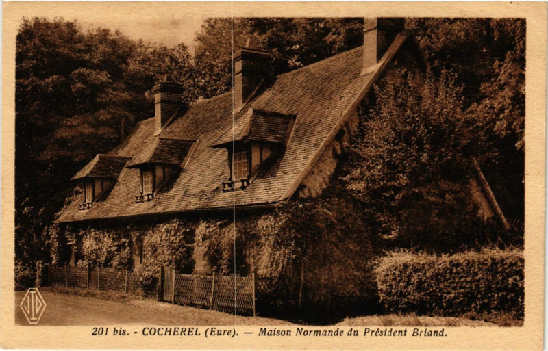 Carte postale ancienne Cocherel - Maison Normande du Président Briand