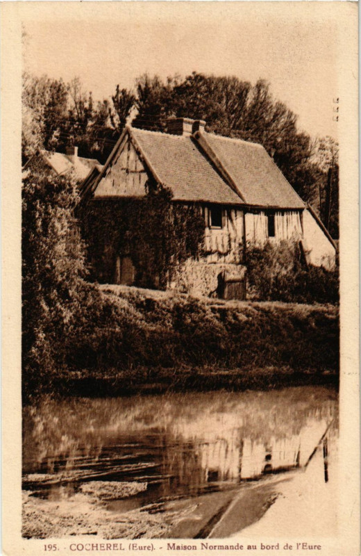 Carte postale ancienne Cocherel - Maison Normande au bord de l'Eure