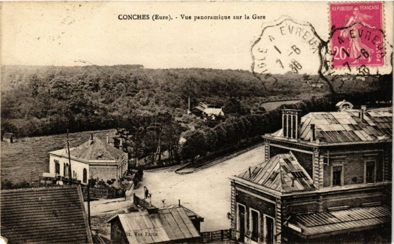 Carte postale ancienne Conches - Vue panoramique sur la Gare
