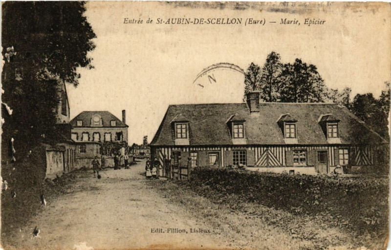 Carte postale ancienne Entrée de Saint-Aubin-de-Scellon - Marie Epicier à Saint-Aubin-de-Scellon