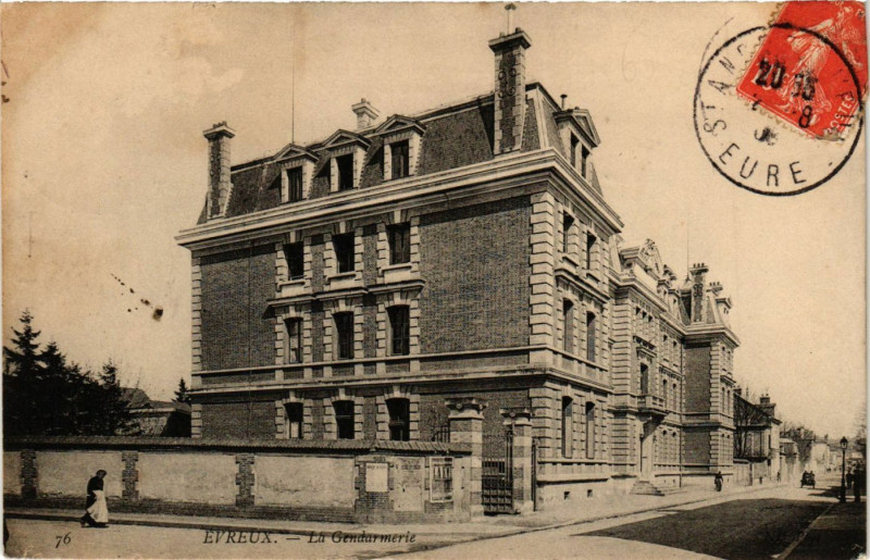 Carte postale ancienne Evreux - La Gendarmerie à Évreux
