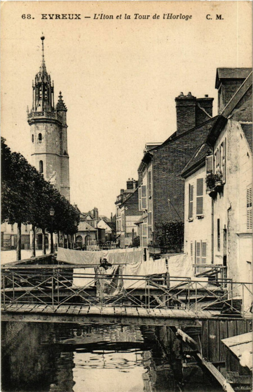 Carte postale ancienne Evreux - L'Iton et la Tour de l'Horloge à Évreux