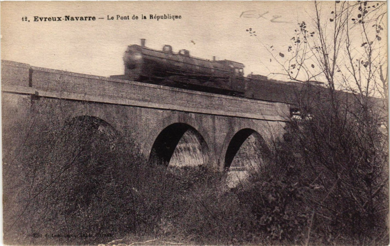 Carte postale ancienne Evreux Navarre - Le Pont de la République à Évreux