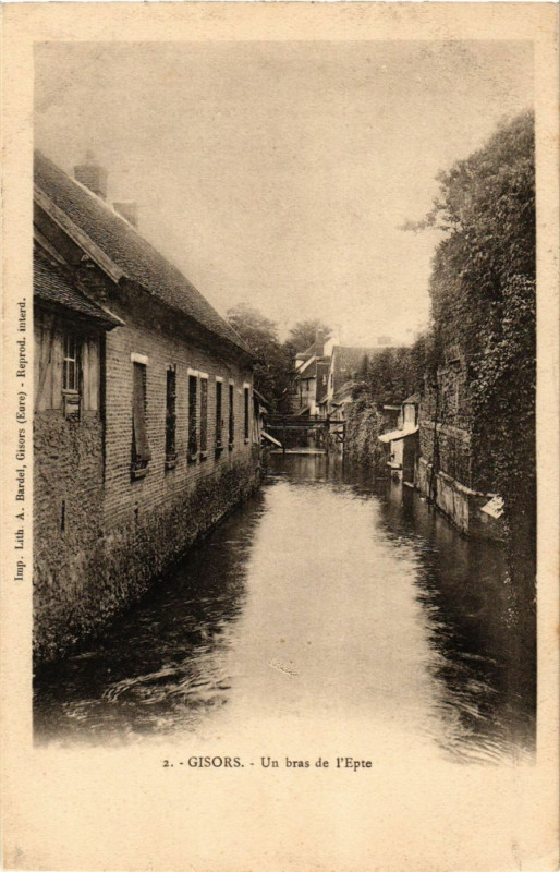 Carte postale ancienne Gisors - Un bras de l'Epte à Gisors