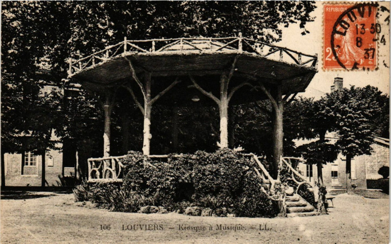 Carte postale ancienne Louviers - Kiosque a Musique à Louviers