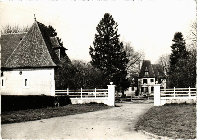 Carte postale ancienne Neaufles-Saint-Martin Eure - Entrée du Haras à Neaufles-Saint-Martin