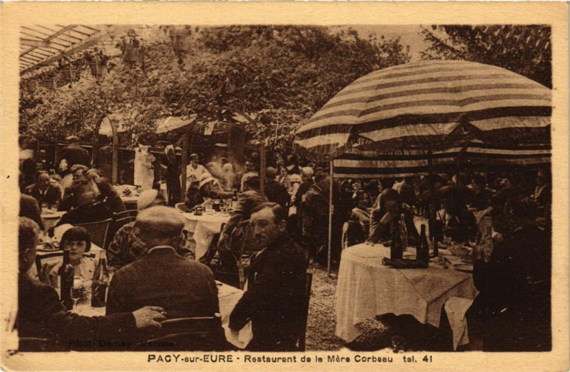Carte postale ancienne Pacy-sur-Eure - Restaurant de la Mére Corbeau à Pacy-sur-Eure