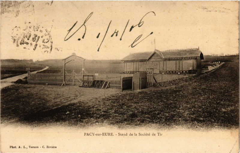 Carte postale ancienne Pacy-sur-Eure - Stand de la Société de Tir à Pacy-sur-Eure