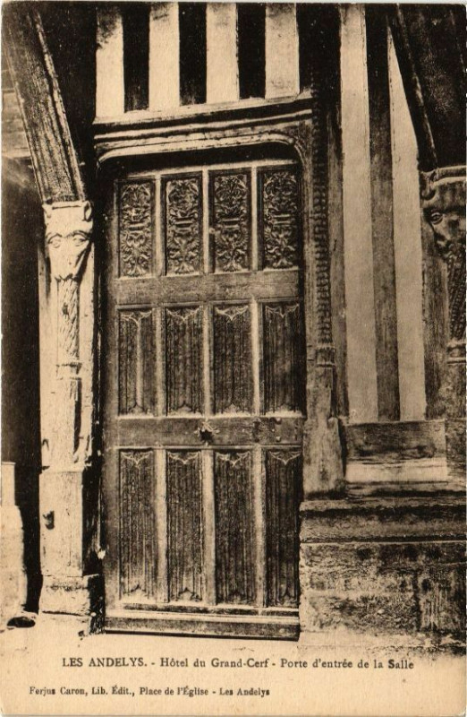Carte postale ancienne Les Andelys - Hotel du Grand-Cerf - Porte d'entrée de la Salle aux Andelys