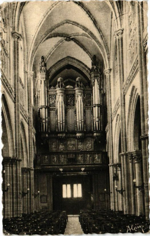 Carte postale ancienne Les Andelys - Intérieur de la Cathédrale aux Andelys