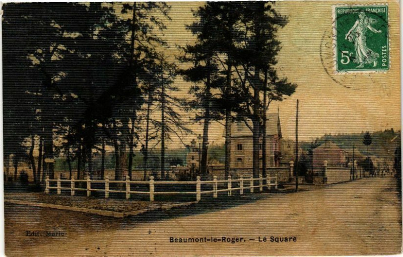 Carte postale ancienne Beaumont-le-Roger - Le Square à Beaumont-le-Roger