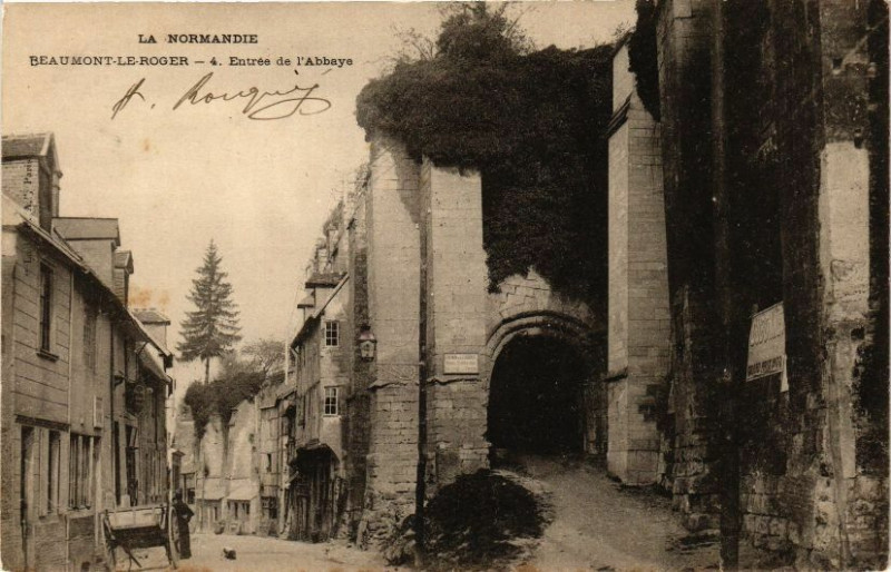 Carte postale ancienne Beaumont-le-Roger - Entrée de l'Abbaye à Beaumont-le-Roger