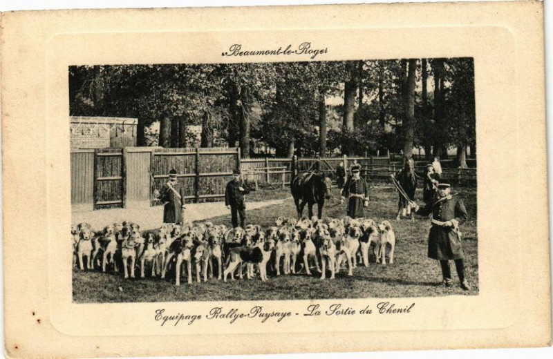 Carte postale ancienne Beaumont-le-Roger - Equipage Rallye Puysaye à Beaumont-le-Roger