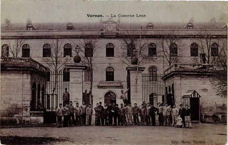 Carte postale ancienne Vernon - La Caserne Lens à Vernon