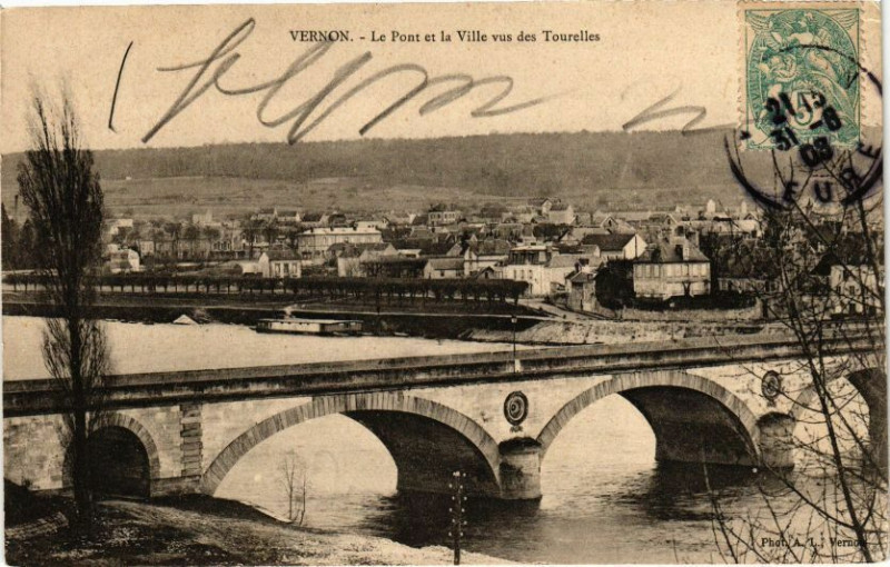 Carte postale ancienne Vernon - Le Pont et la Ville vus des Tourelles à Vernon