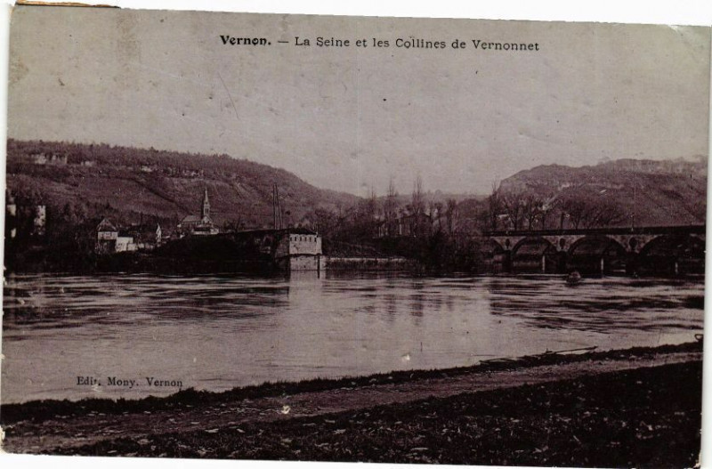 Carte postale ancienne Vernon - La Seine et les Collines de Verdonnet à Vernon