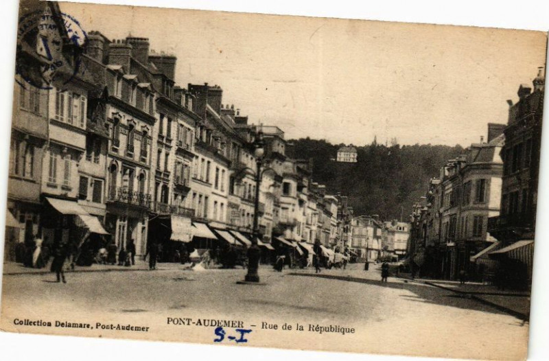 Carte postale ancienne Pont-Audemer - Rue de la République à Pont-Audemer