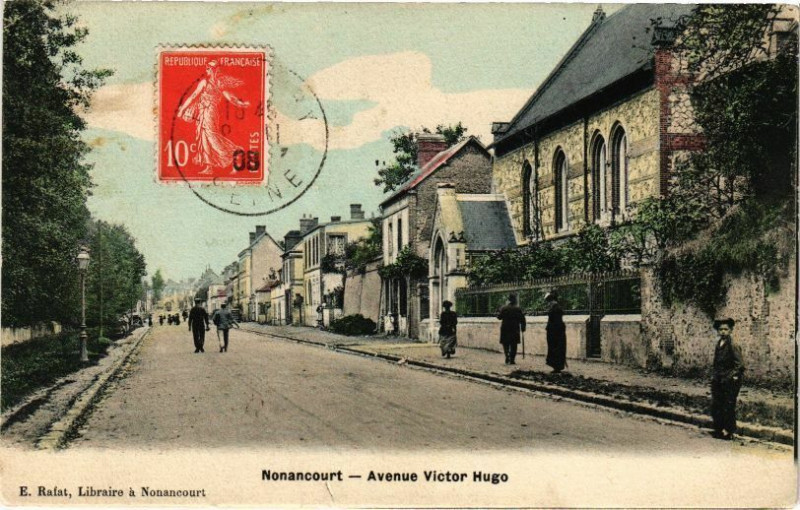 Carte postale ancienne Nonancourt - Avenue Victor Hugo à Nonancourt