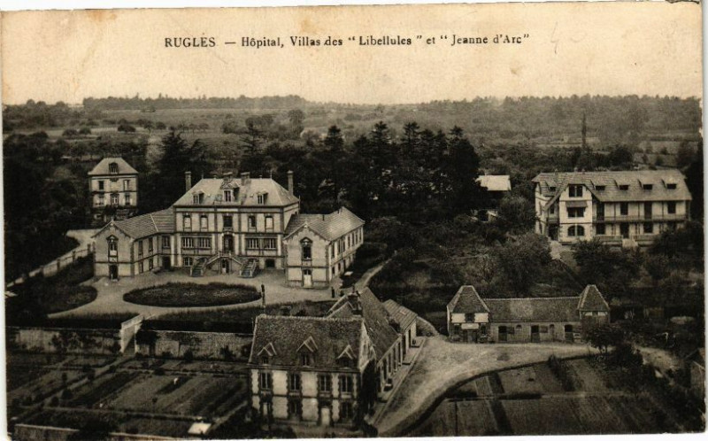 Carte postale ancienne Rugles - Hopital Villas des Libellules et Jeanne d'Arc à Rugles