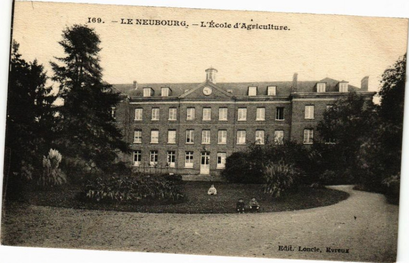 Carte postale ancienne Le Neubourg - L'Ecole d'Agriculture au Neubourg