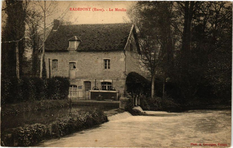 Carte postale ancienne Radepont - Le Moulin à Radepont