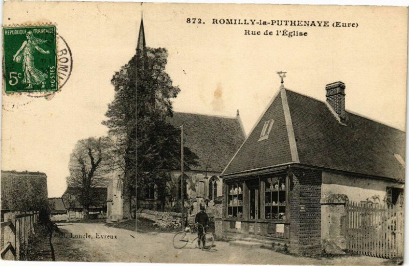 Carte postale ancienne Romilly-la-Puthenaye - Rue de l'Eglise à Romilly-la-Puthenaye