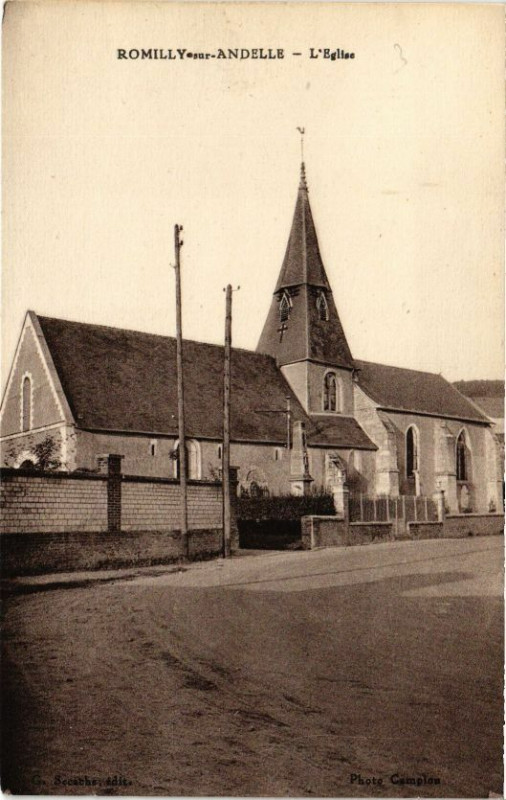 Carte postale ancienne Romilly-sur-Andelle - L'Eglise à Romilly-sur-Andelle