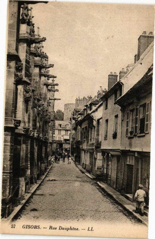 Carte postale ancienne Gisors - Rue Dauphine à Gisors