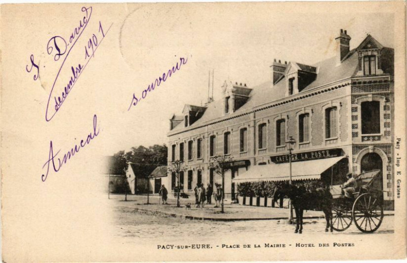 Carte postale ancienne Pacy-sur-Eure - Place de la Mairie - Hotel des Postes à Pacy-sur-Eure