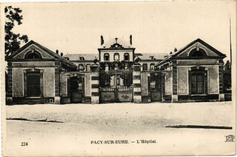 Carte postale ancienne Pacy-sur-Eure - L'Hopital à Pacy-sur-Eure