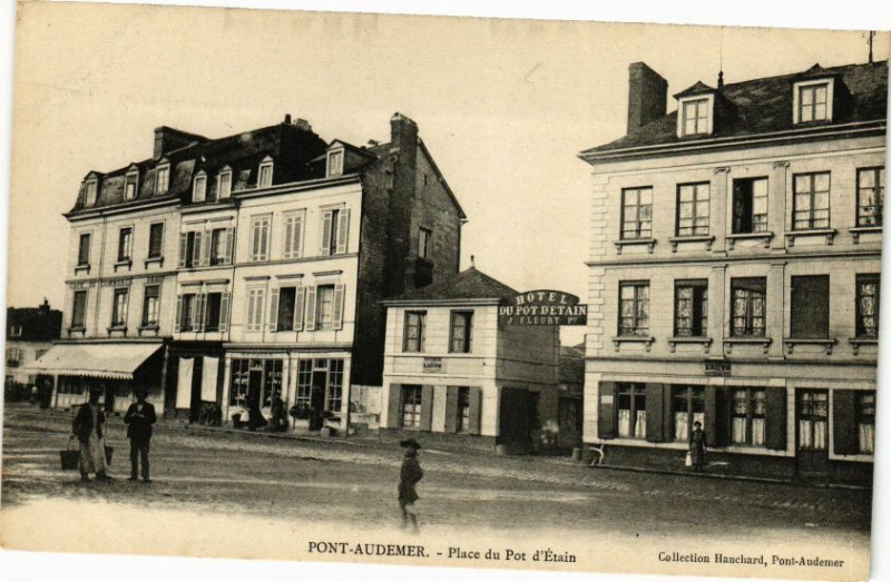 Carte postale ancienne Pont-Audemer - Place du Pot d'Etain à Pont-Audemer